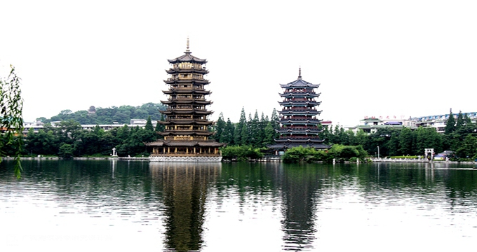 桂林市杉湖雙塔